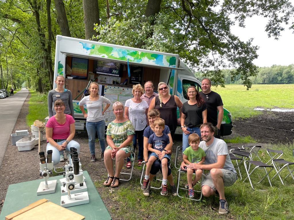 Das FLOW Mobil & unser Team am Ruhlander Schwarzwasser in Wiednitz